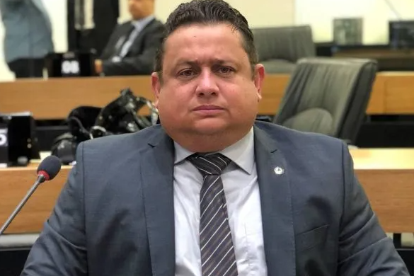 “Wallber Virgolino reitera ameaça de sair do PL se não for autorizado a concorrer às prefeituras de João Pessoa ou Cabedelo.”