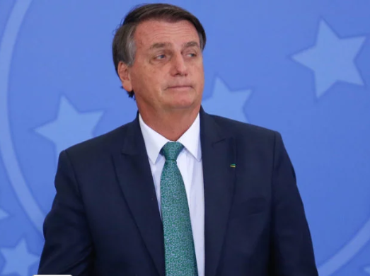 “Bolsonaro na mira da PGR: Pedido para Investigar Vínculos com Denunciados do 8 de Janeiro”